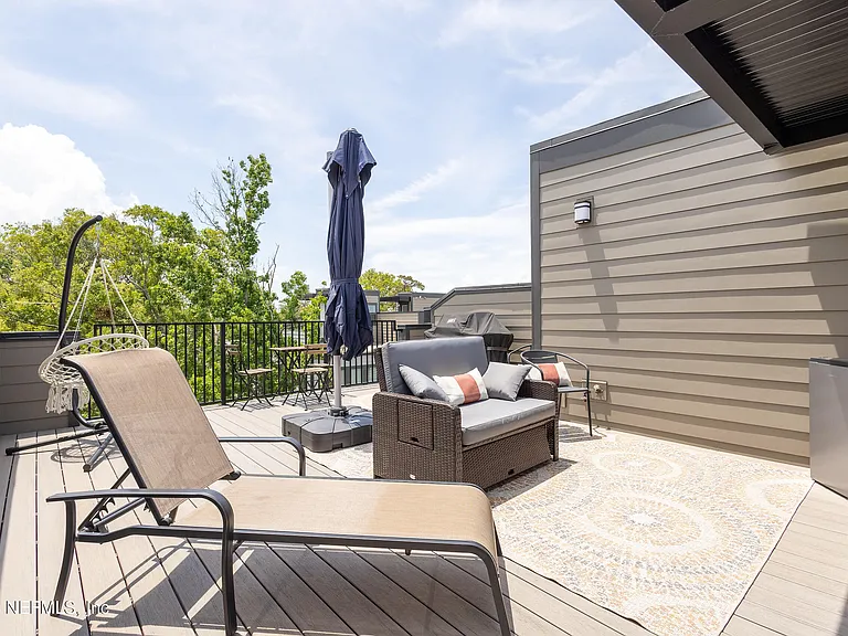 1624 Piazza Pl — Photo 32