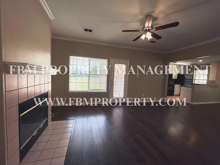 505 E Burnett St — Photo 3