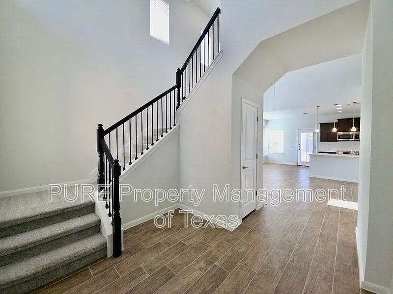 3 bed, 2.5 bath, 1878 sqft, $2,100 — Photo 4