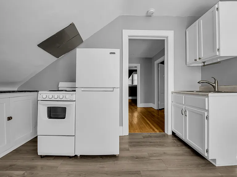 23921 Oxford St #2 — Photo 6