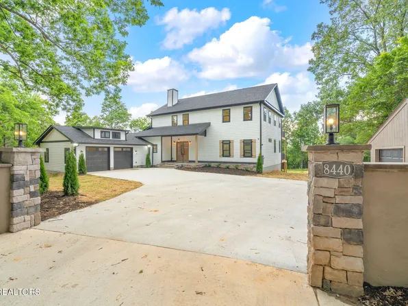 8440 Lakeland Dr, Lenoir City, TN 37772
