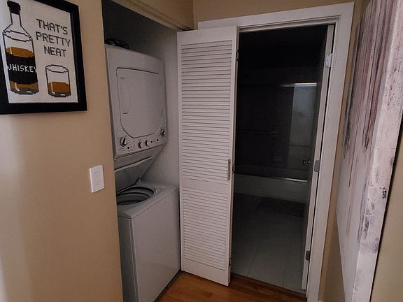 4th image of 324 N Jefferson St APT 201