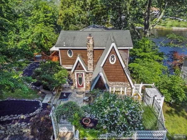 27 Witte Rd, Hewitt, NJ 07421