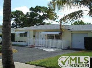 428 Greenbriar Dr, Lake Park, FL 33403