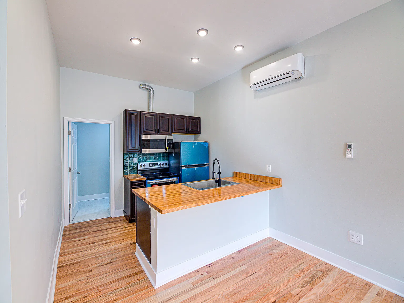 1 bed, 635 sqft, $999 — Photo 2
