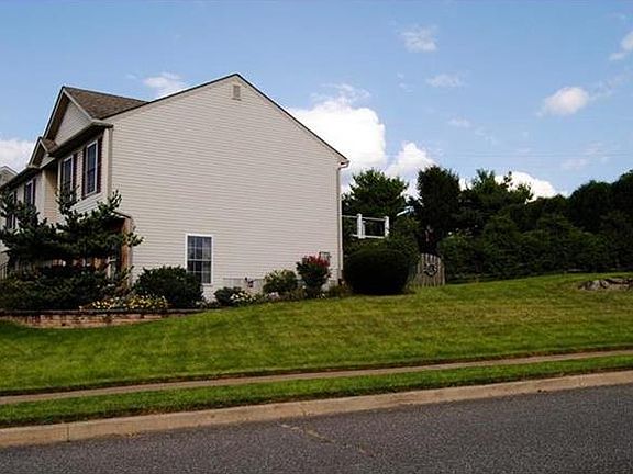 3rd image of 2315 Cypress Ct