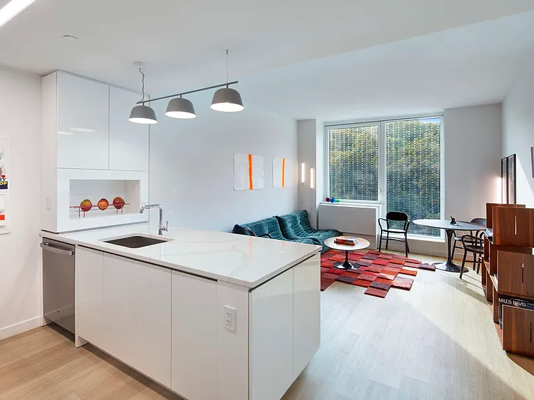 4650 Broadway #604 — Photo 1