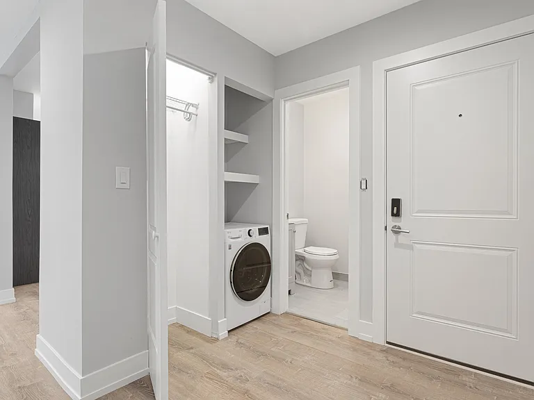 2330 W Lunt Ave #401 — Photo 5