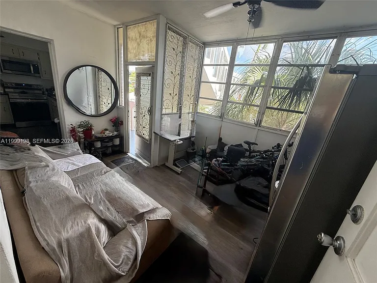 141 NE 10th Ave #17B — Photo 11