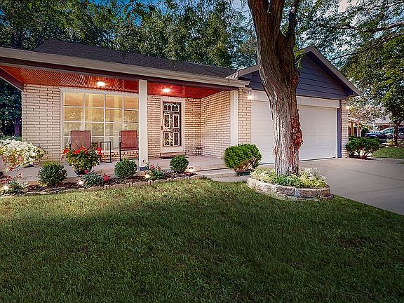 2nd image of 43744 Belleauwood Ct