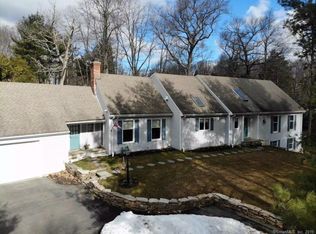 9 Squirrel Hill Rd, West Hartford, CT 06107