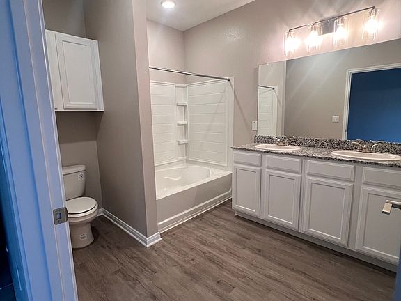 4th image of 2109 Auburndale Ave #814