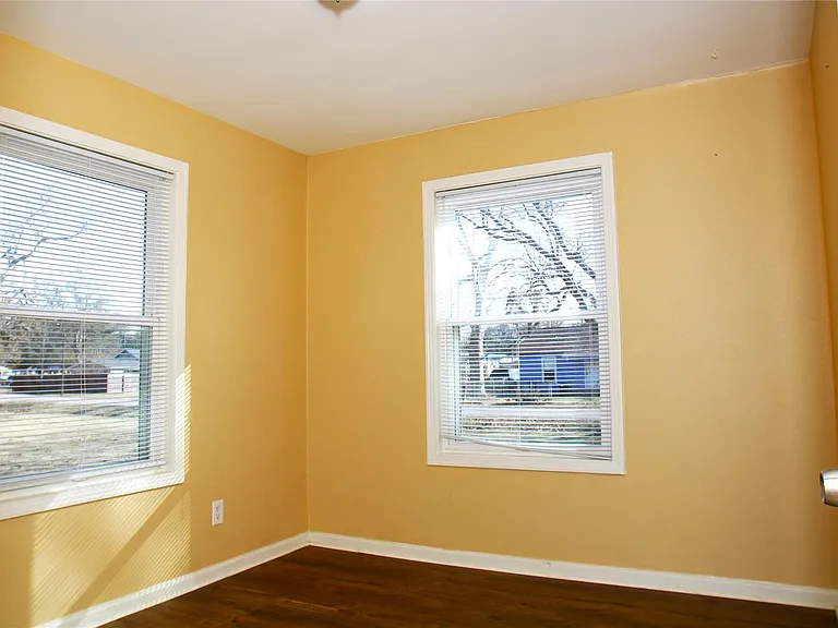 520 McKee St — Photo 8