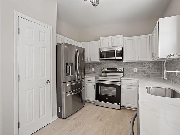 3rd image of 808 Nightshade Way