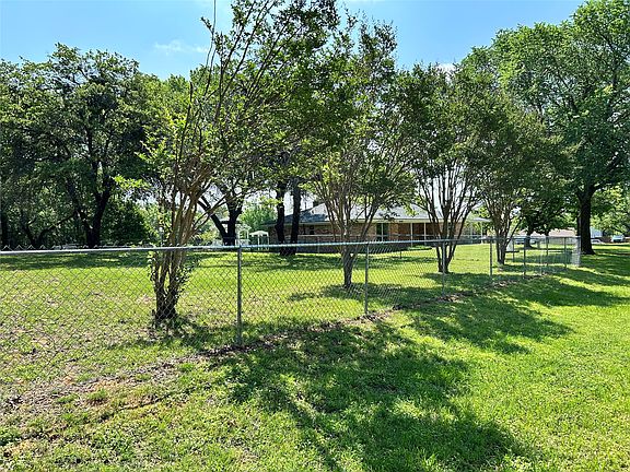 4th image of 500 Curtis Rd