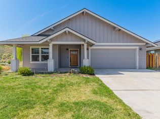 1641 NE 3rd Ct, Redmond, OR 97756