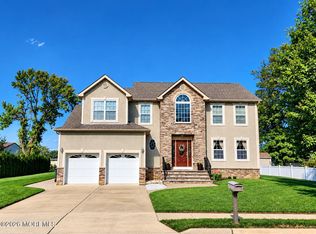 6 Christopher Ln, Hazlet, NJ 07730