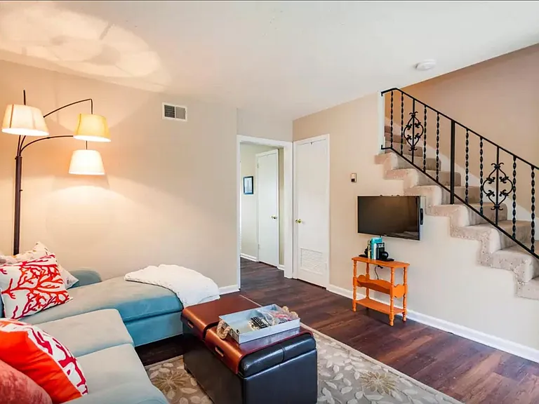 3912 Westlawn Dr — Photo 5