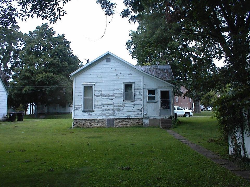 2nd image of 458 Main St