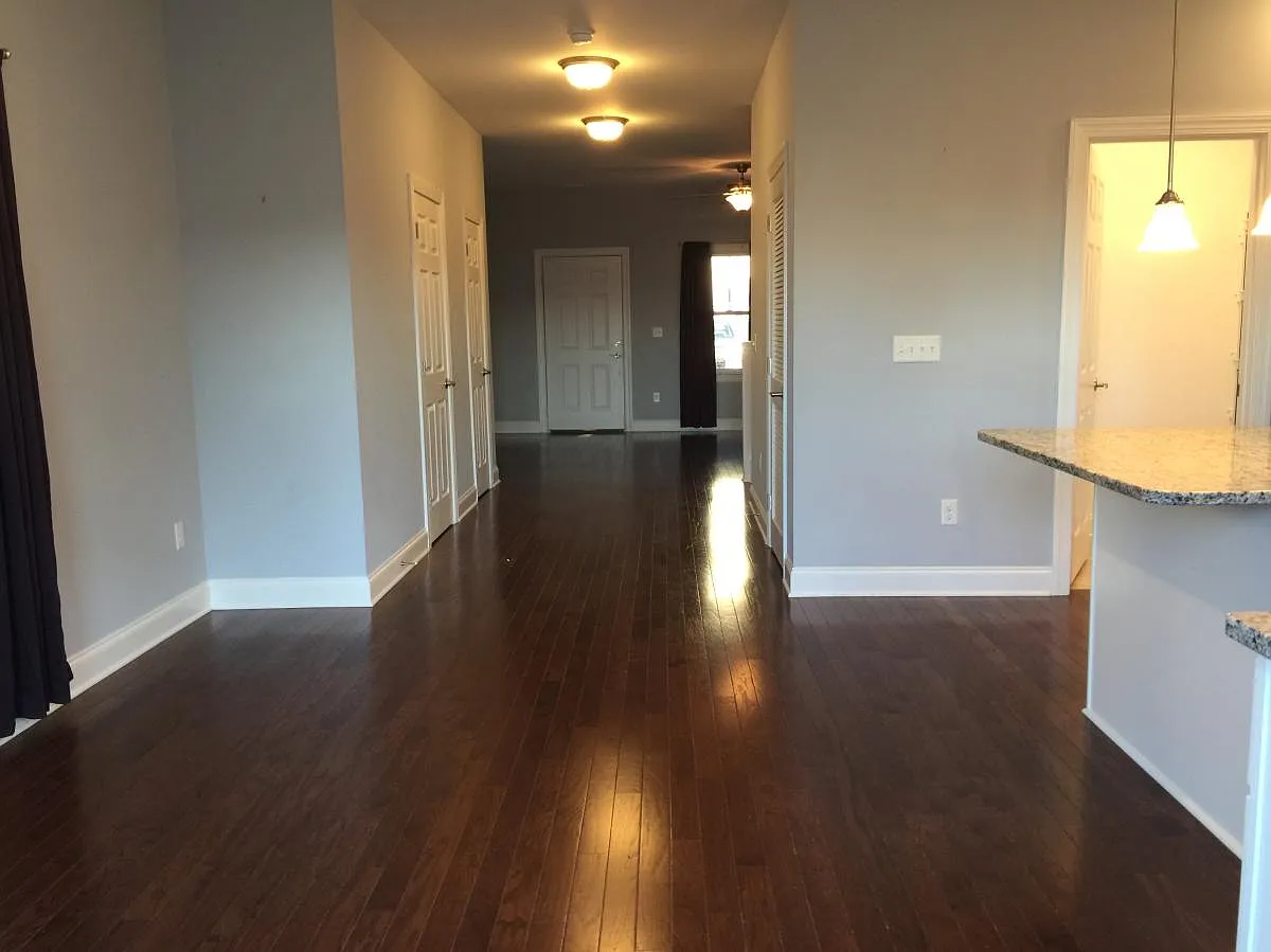 3 bed, 2.5 bath, 2132 sqft, $1,900 — Photo 4