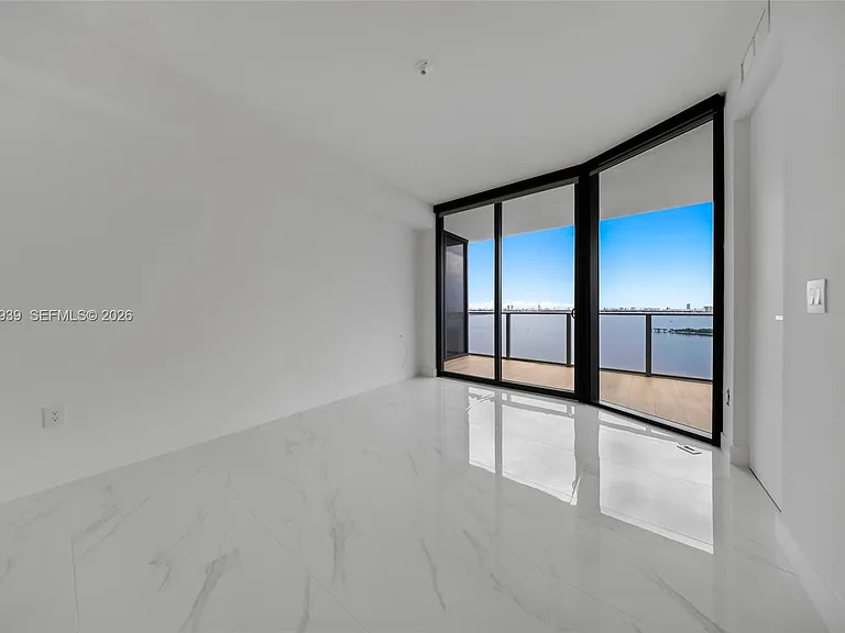 700 NE 24th St #1706 — Photo 12