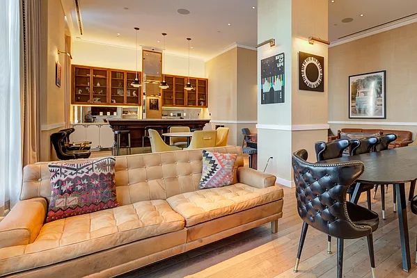 Rented by Greystar | media 11