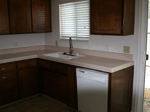 4th image of 138 N Peppertree St