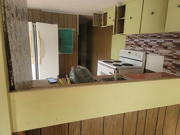 2nd image of 324 Wyandotte Ave #9