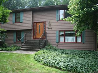 139 Lincoln Dr, Glastonbury, CT 06033