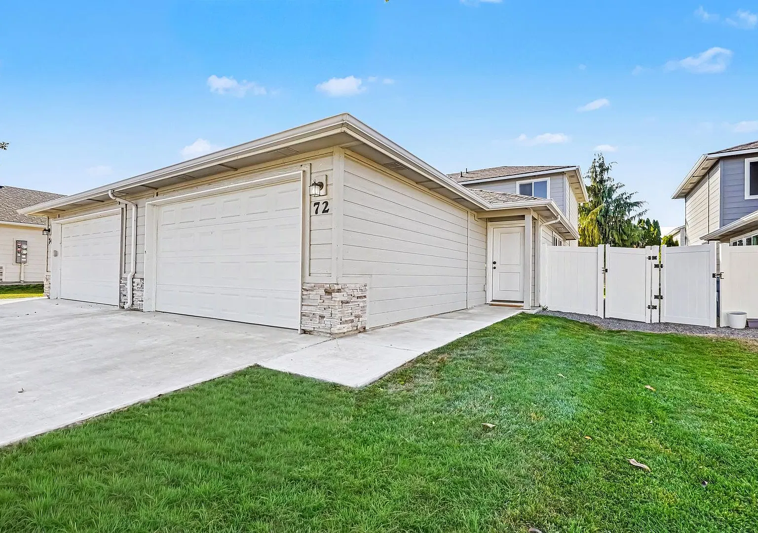 3 Bedroom, 2 Bath Home w/2 Car Garage in Desirable Nampa Location! — Photo 2