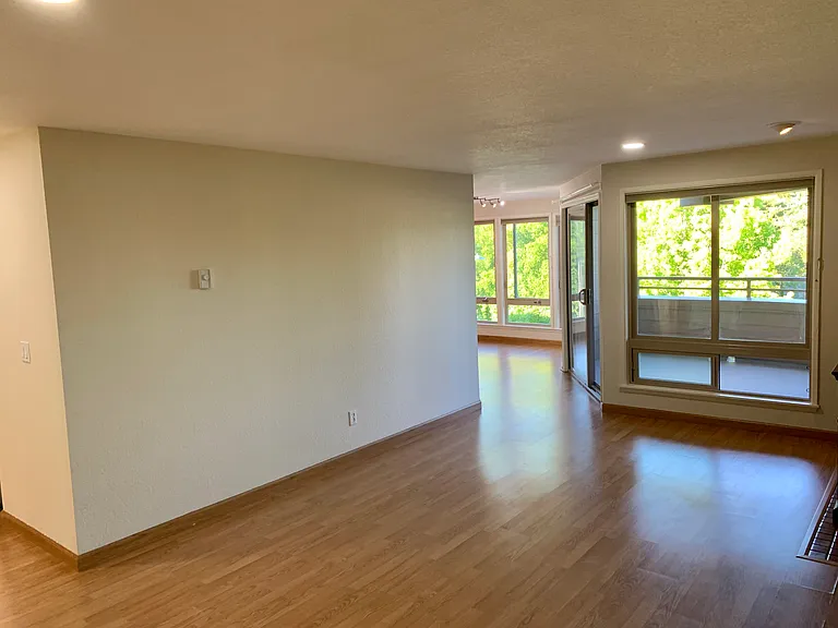12349 Roosevelt Way NE #402 — Photo 3