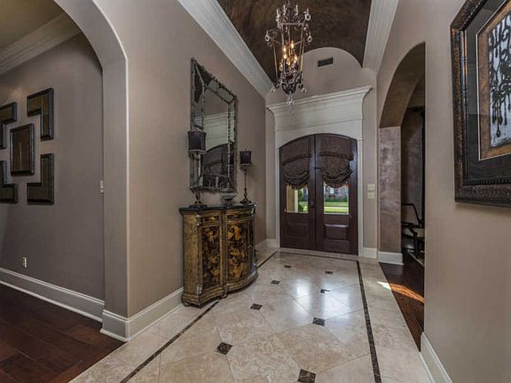 4th image of 120 Queensberry Dr