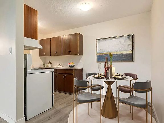 4th image of 1910 Upland Dr SE #304