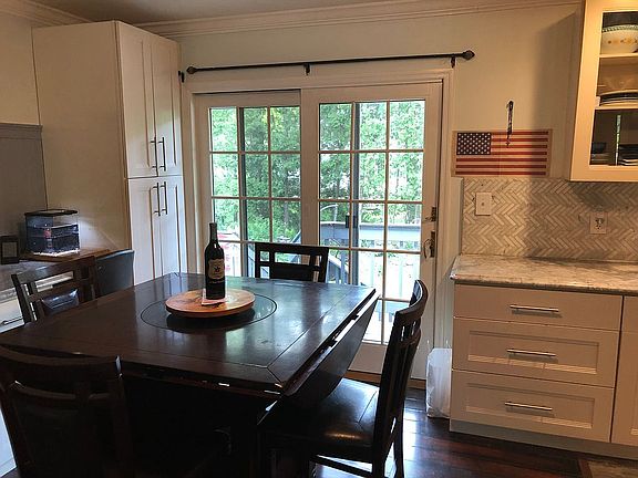 5th image of 2 Laurel Ln