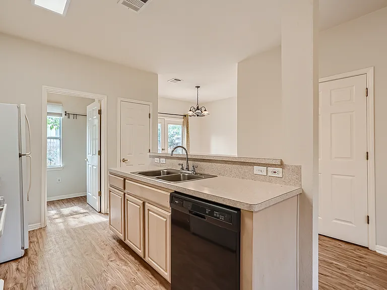 2303 Santa Rita St — Photo 8