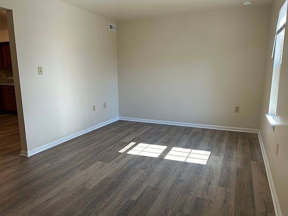 4th image of 405 Judie Ln #P