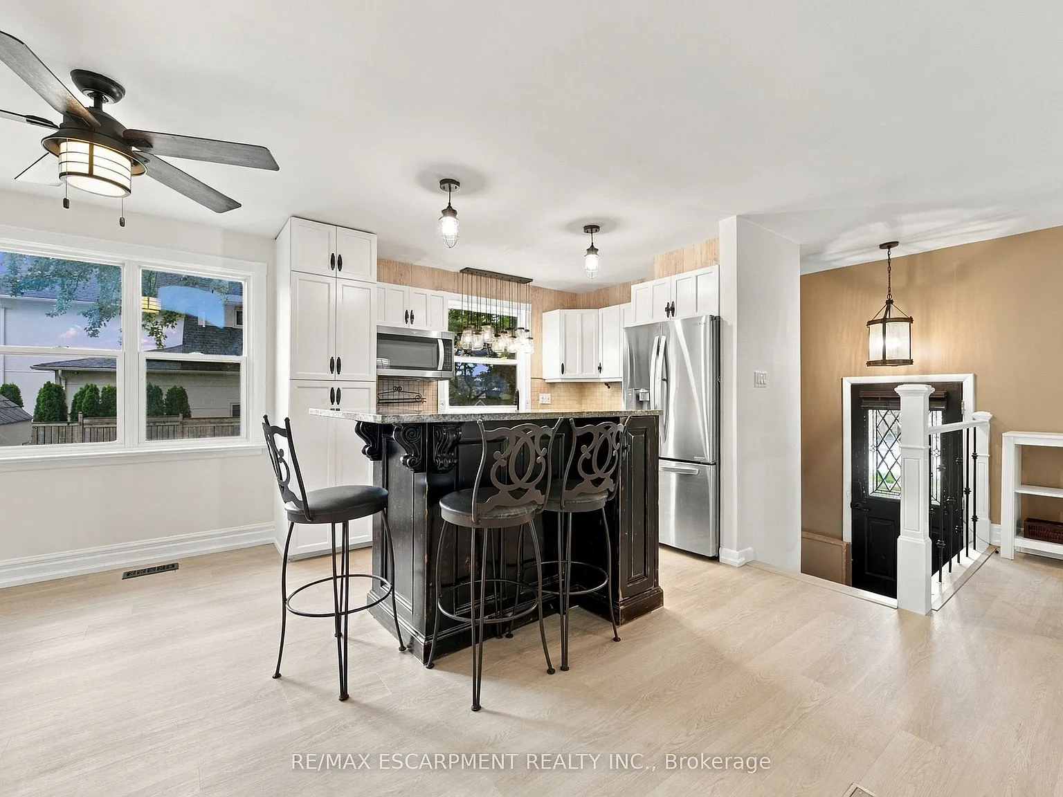 4 bed, $3,900 — Photo 4