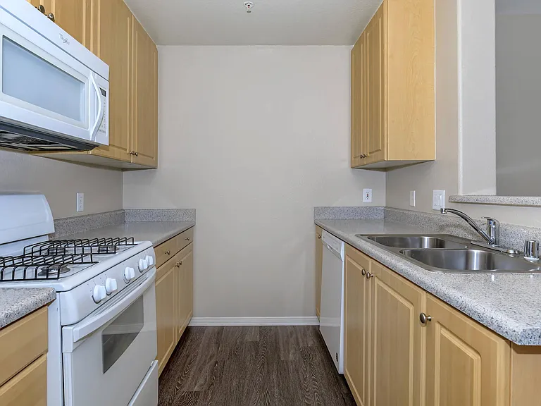 Laurel Glen Apartment Homes — Photo 57