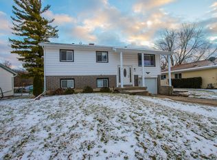 424 Birch Rd, Woodstock, IL 60098