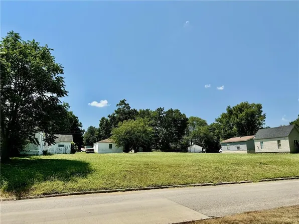 1610 Gabriel Ave, Parsons, KS 67357