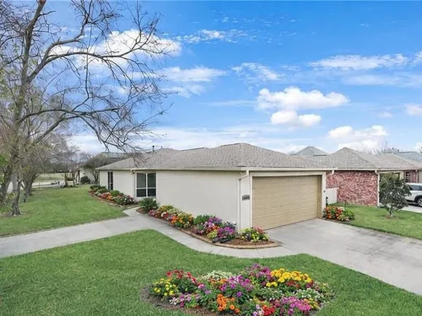 5415 Courtyard Dr, Gonzales, LA 70737