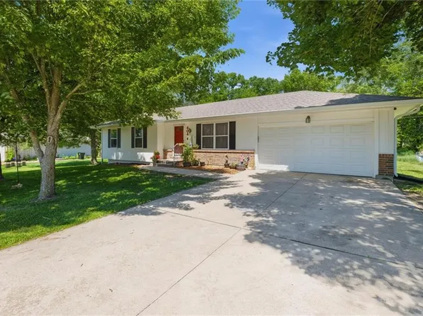 404 Ann Ave, Harrisonville, MO 64701