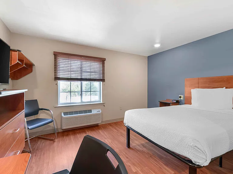 Deluxe Studio - 1 Full Bed