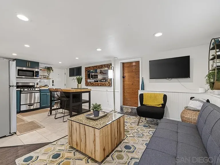 5438 Gilbert Dr #C — Photo 14