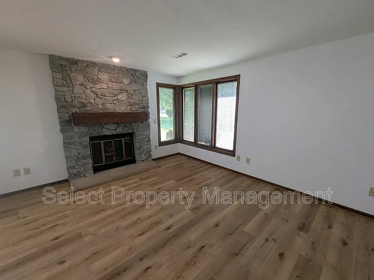 4619 Arlington Pkwy S — Photo 6