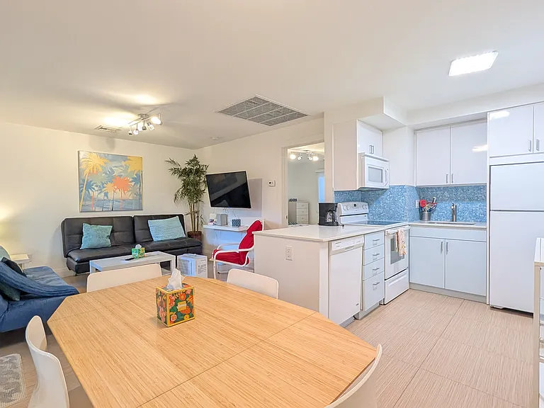 4324 N Ocean Dr #2 — Photo 4