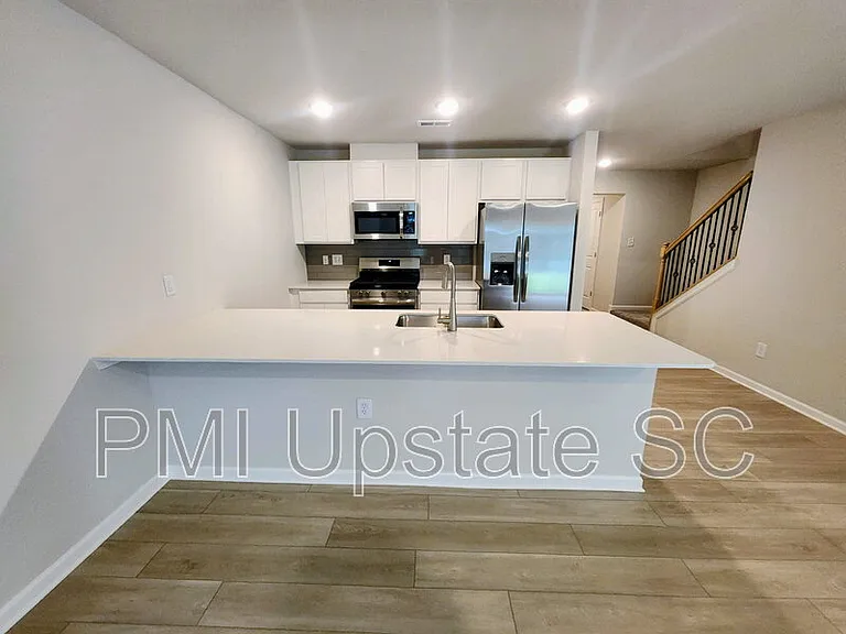 810 Sandbach Rd — Photo 3