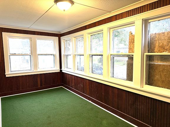 3rd image of 53 Ernst St