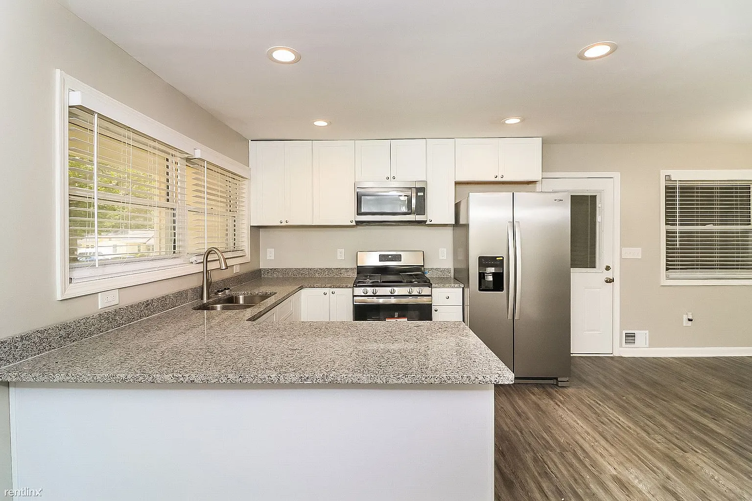 1735 Leslie Ave SW photo 1