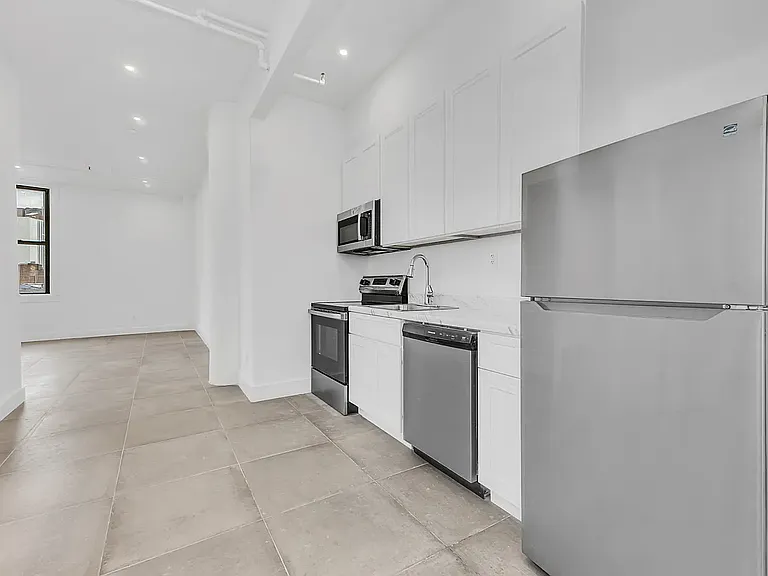 81 Willoughby St #406 — Photo 2